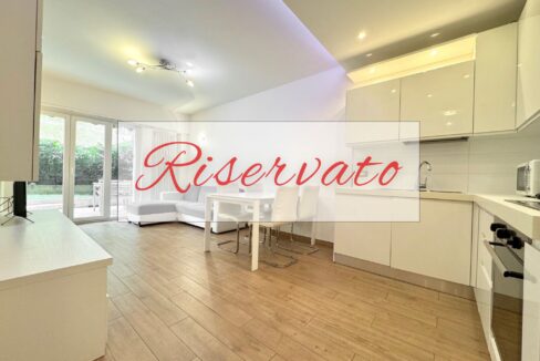 scritta Riservato via resia